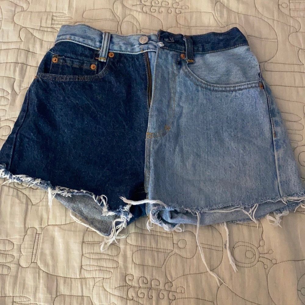 Two Toned Levi shorts 25